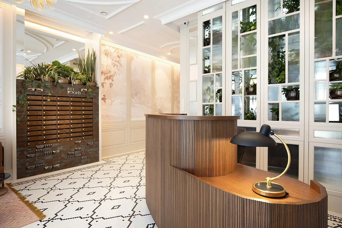 Okładziny ścienne, zabudowy części wspólnych — Górnośląska, Warszawa, Śródmieście